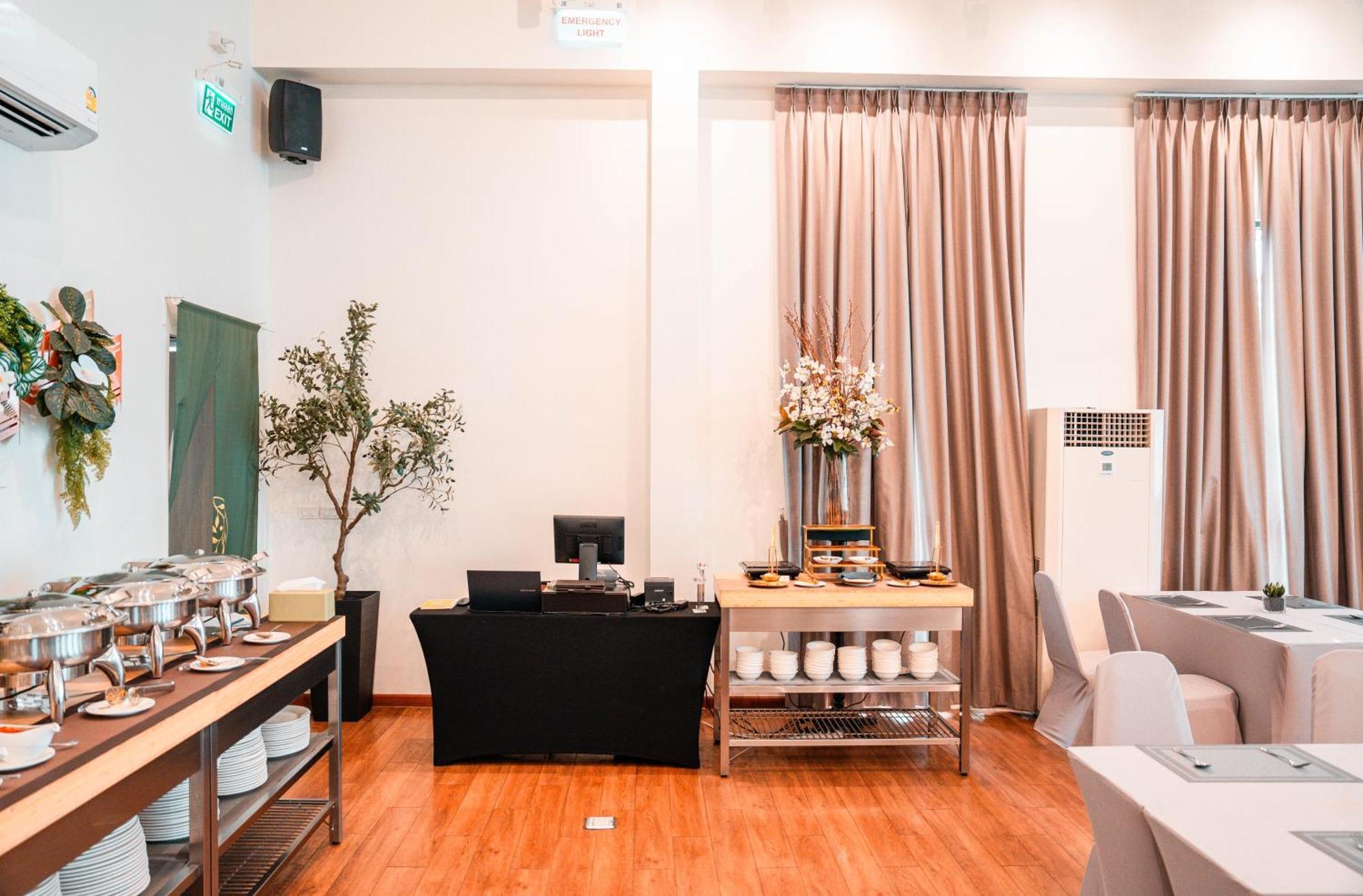 Surestay By Best Western Iconic Ari-Jatujak Банкок Екстериор снимка