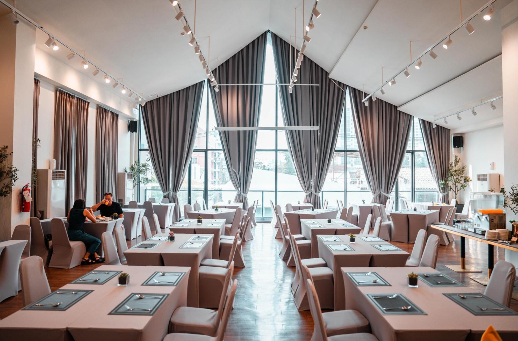 Surestay By Best Western Iconic Ari-Jatujak Банкок Екстериор снимка