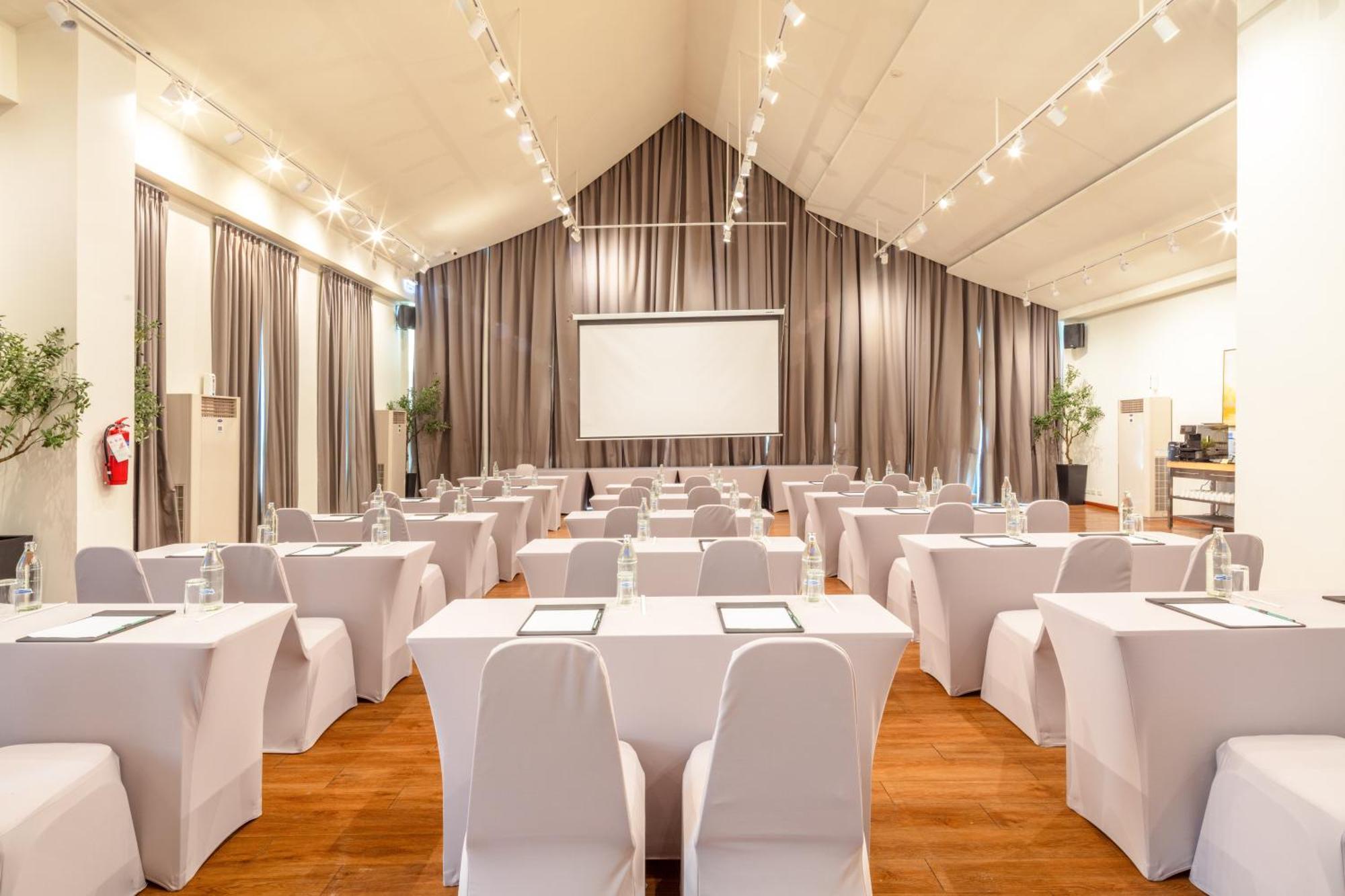 Surestay By Best Western Iconic Ari-Jatujak Банкок Екстериор снимка